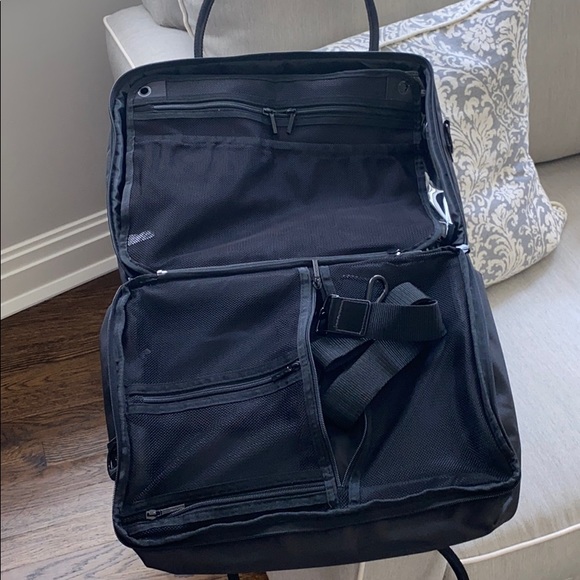 MAC Cosmetics travel case - Picture 5 of 10